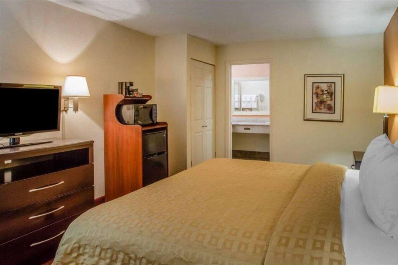 Clarion Suites Αγκούστα Εξωτερικό φωτογραφία