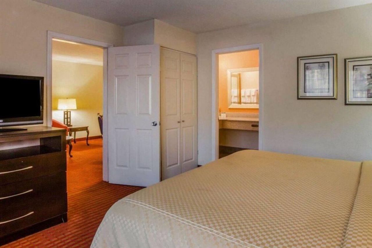 Clarion Suites Αγκούστα Εξωτερικό φωτογραφία