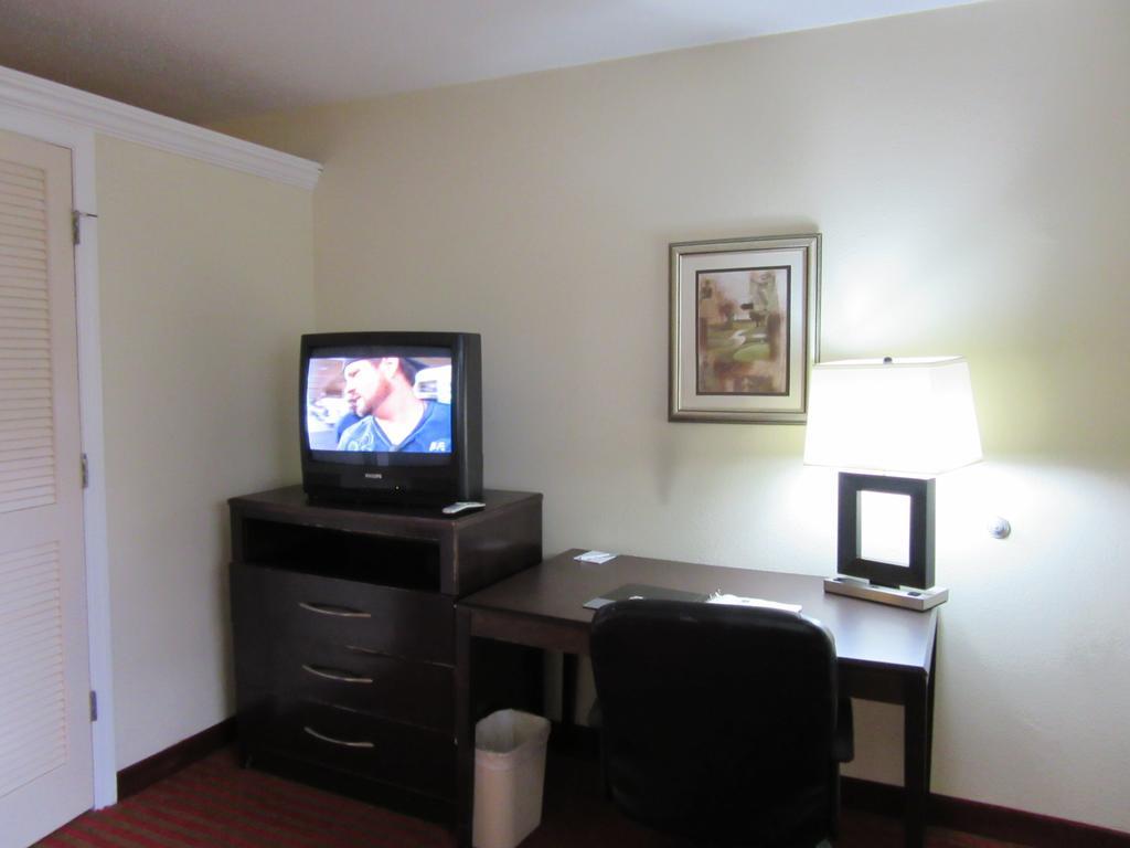Clarion Suites Αγκούστα Δωμάτιο φωτογραφία