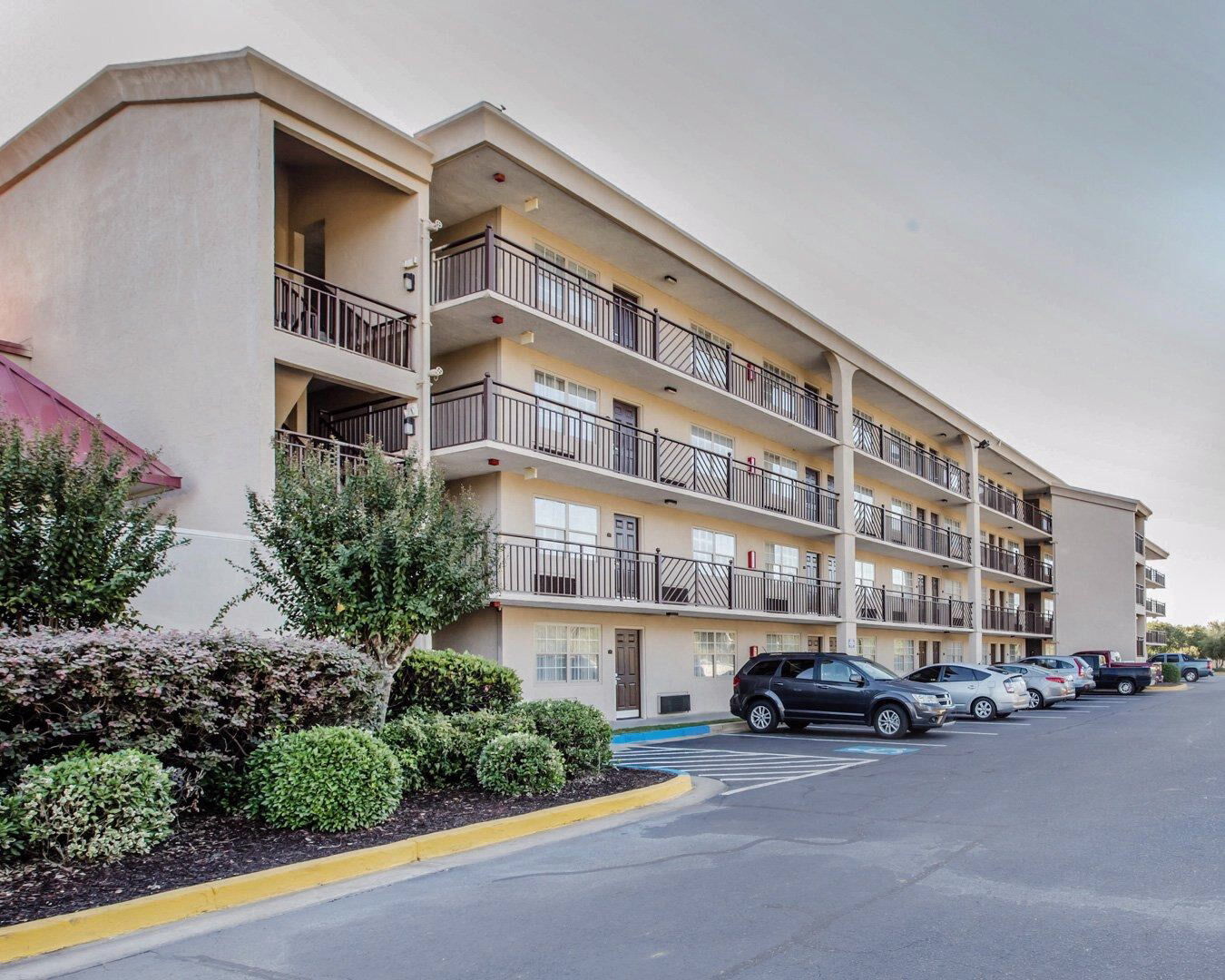 Clarion Suites Αγκούστα Εξωτερικό φωτογραφία